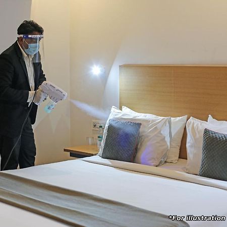 Hotel Vaccinated Staff- Oyo Townhouse 105 Khar West Station Mumbai Exterior foto