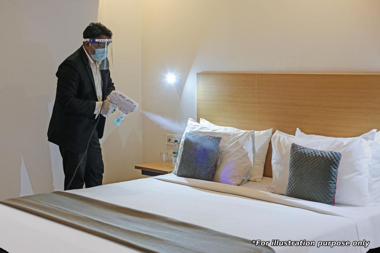 Hotel Vaccinated Staff- Oyo Townhouse 105 Khar West Station Mumbai Exterior foto