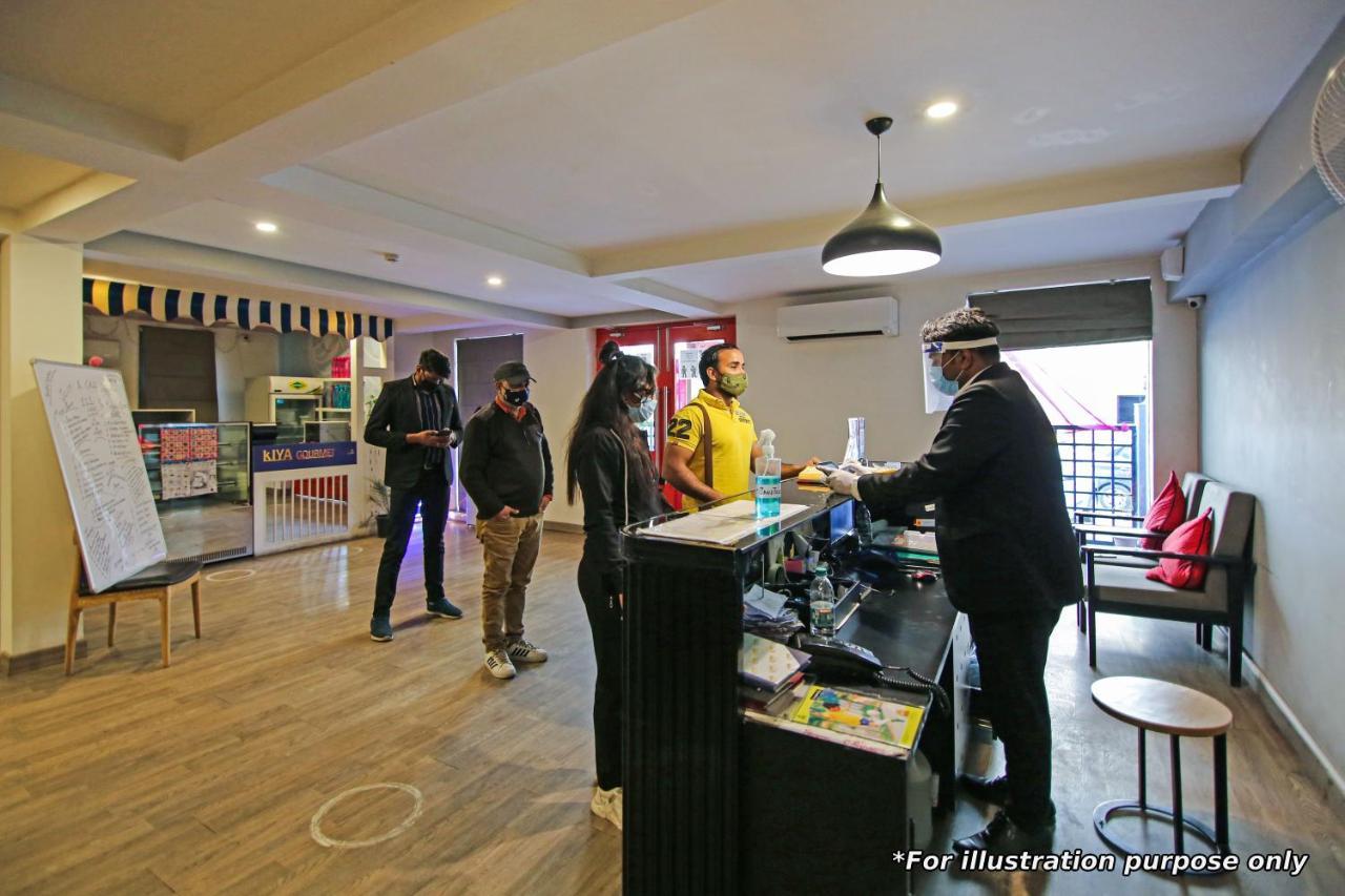 Hotel Vaccinated Staff- Oyo Townhouse 105 Khar West Station Mumbai Exterior foto
