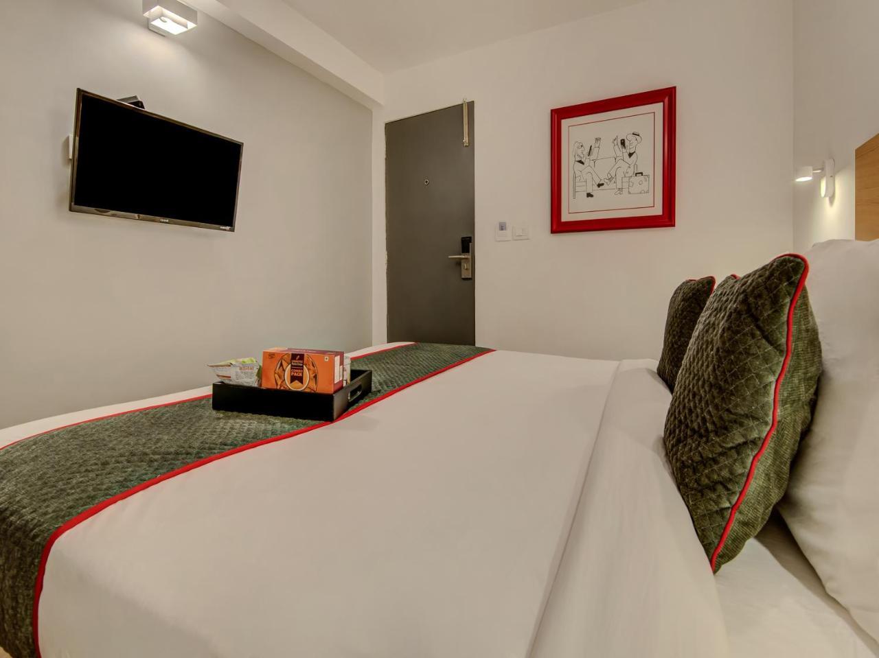 Hotel Vaccinated Staff- Oyo Townhouse 105 Khar West Station Mumbai Exterior foto
